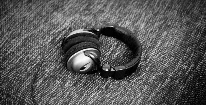 headphones05